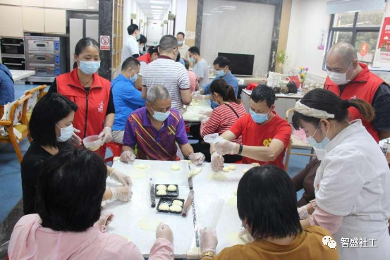 马田街道职康中心开展烘焙减压活动